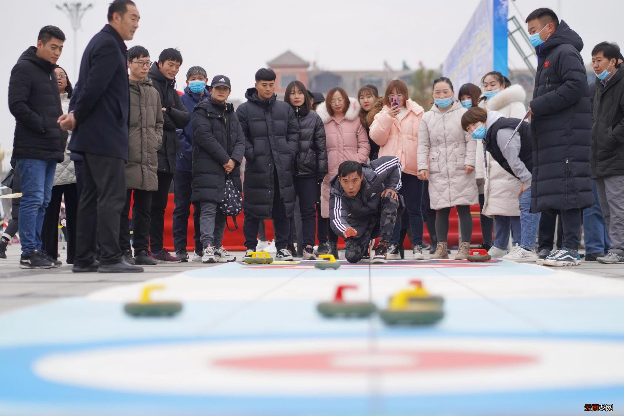 滑雪服的英文是什么 冰壶是在哪届冬奥会上成为正式比赛项目的