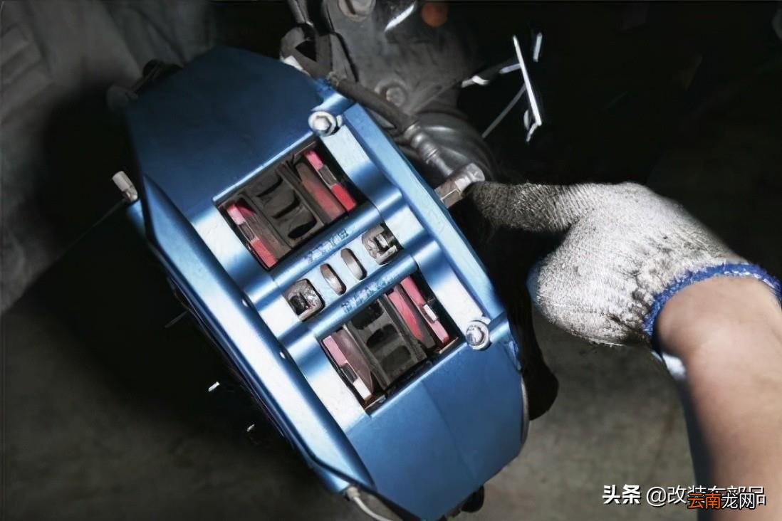 摩托车刹车片安装教程 摩托后刹车怎么安装方法