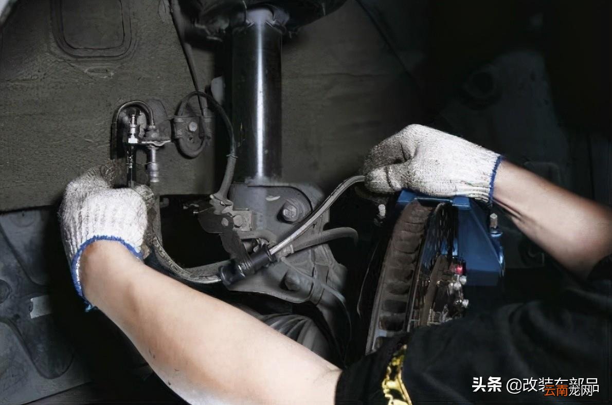 摩托车刹车片安装教程 摩托后刹车怎么安装方法