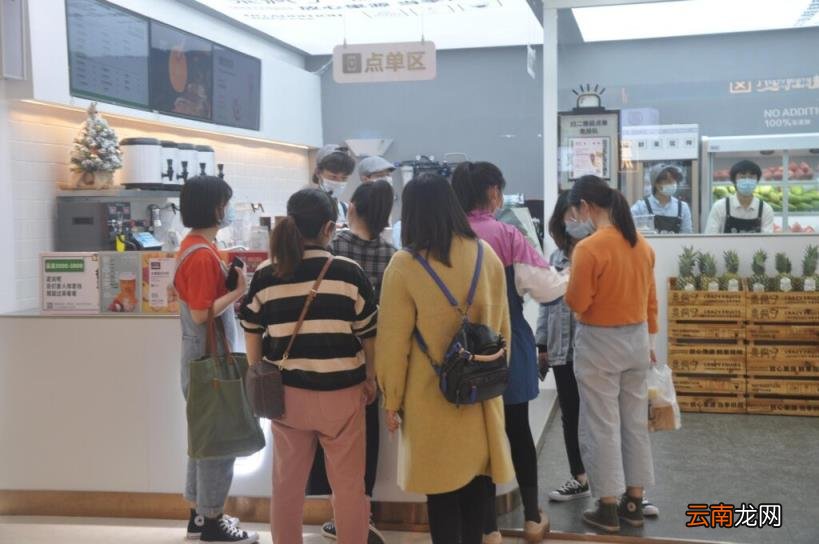 开一家鲜榨果汁店需要投资多少钱 开个鲜榨果汁店怎么样