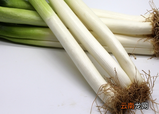 大葱外皮是紫色的能吃吗