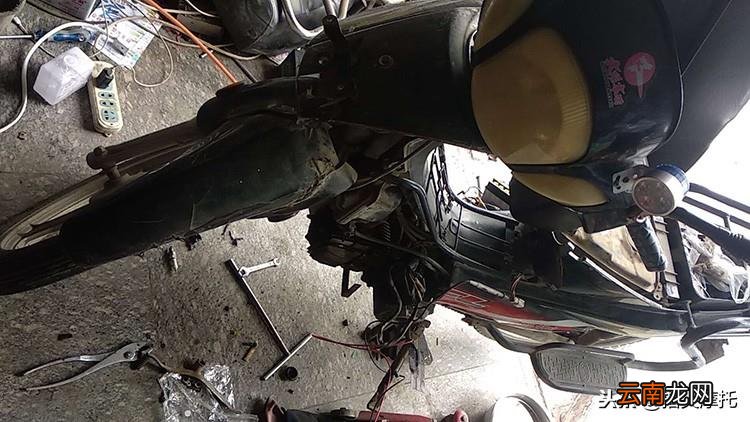 摩托车电瓶经常坏什么原因 为什么摩托车电瓶老要换