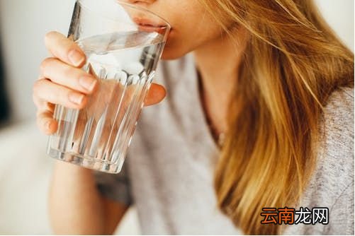 8杯水正确喝水时间表