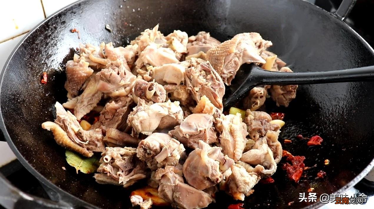 大盘鸡制作方法机器步骤窍门 大盘鸡的制作方法和配料