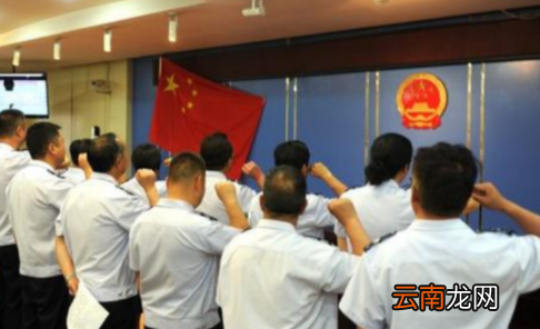 通过什么可以使公职人员牢记宣誓内容和对人民的承诺