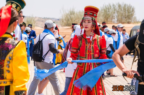 蒙古族和藏族都喜欢给客人献哈达，这个有何寓意