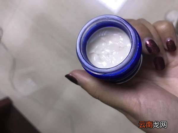 眼霜和眼精华有什么区别 各有什么好处