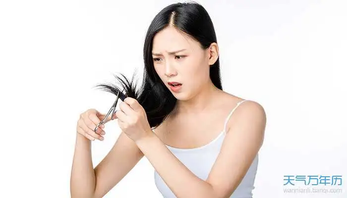 梦见自己把自己的头发剪了是什么意思