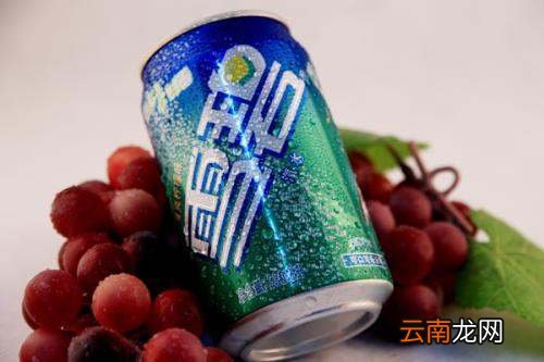 小伙买到发霉食物去理论,竟被打断12根骨头,商家为啥要下这么狠的手