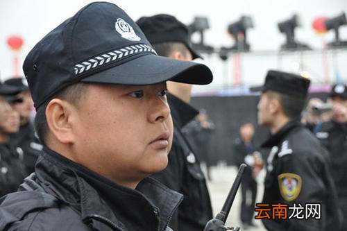 小伙买到发霉食物去理论,竟被打断12根骨头,商家为啥要下这么狠的手