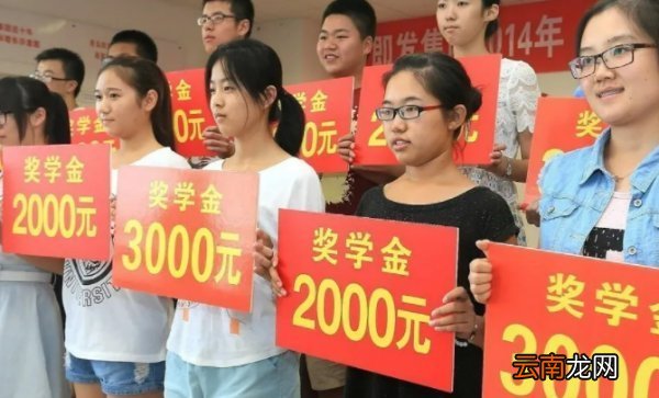 助学金是一年一次还是一学期一次