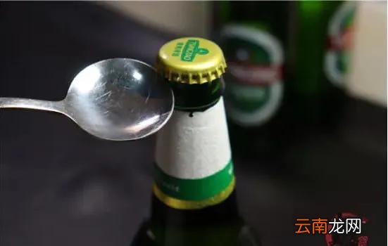 按压式瓶盖怎么打开 按压式瓶盖打开技巧视频