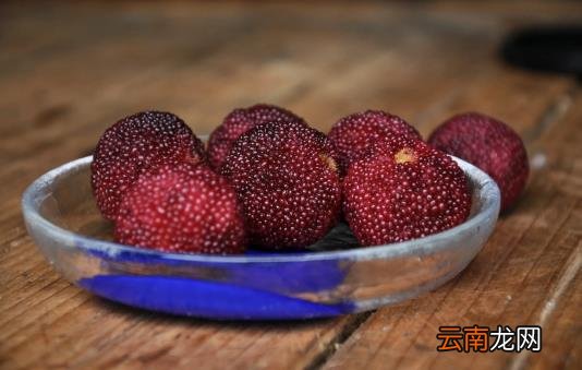 吃了没泡盐水的杨梅会怎么样 杨梅不泡盐水吃了会怎么样