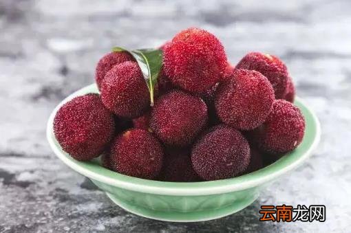 吃了没泡盐水的杨梅会怎么样 杨梅不泡盐水吃了会怎么样