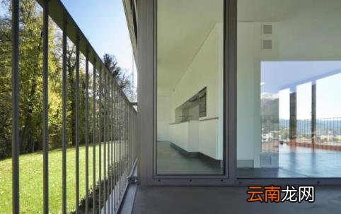 客厅和阳台瓷砖对缝有讲究吗 客厅和阳台瓷砖需要贴一样吗