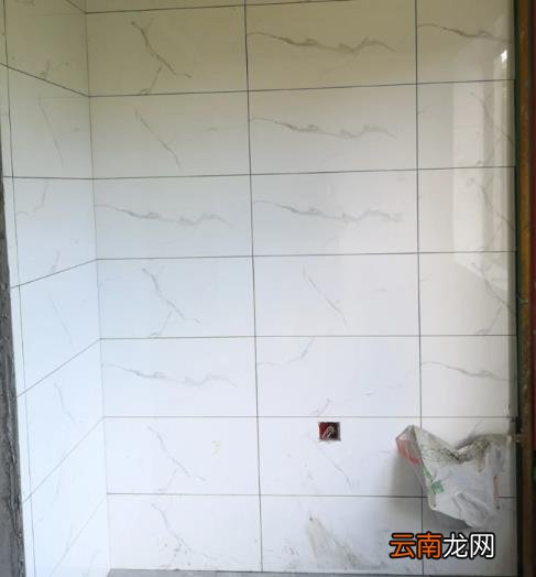 客厅和阳台瓷砖对缝有讲究吗 客厅和阳台瓷砖需要贴一样吗
