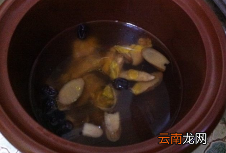鸡汤放什么材料煲汤好喝？