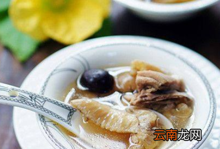 鸡汤放什么材料煲汤好喝？