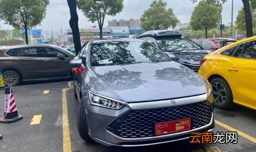 提新车时4s店必须给的6样东西 提新车打死都要这样要赠品