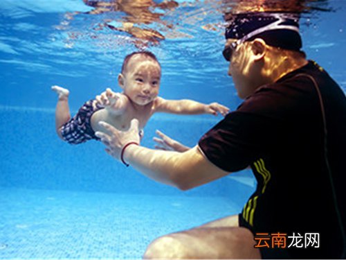 梦见游泳