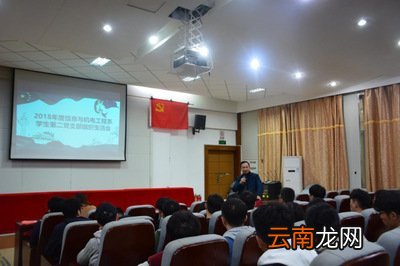 开展批评与自我批评