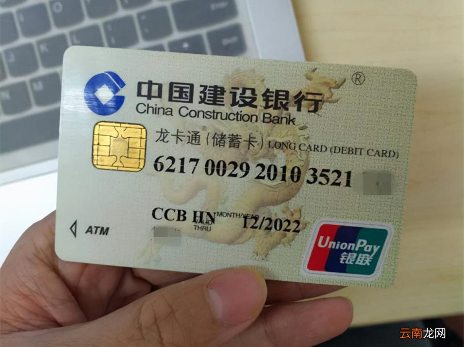 借记卡每个月会扣钱吗,储蓄卡和借记卡哪个好？