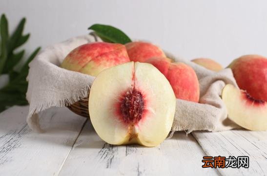 为什么桃子外面是好的但核却发霉了 桃子外面好里面核发霉了能吃吗