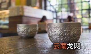 结婚送一套杯具好吗 订婚适合送一对杯子吗