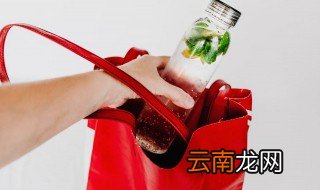 送朋友水杯刻什么字 送朋友水杯刻什么字合适