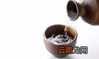 竹子酒怎么装进去的 竹子酒灌进去的方法