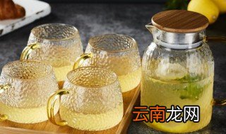 赠男性朋友水杯上刻什么字，赠男性朋友水杯上刻什么字比较好