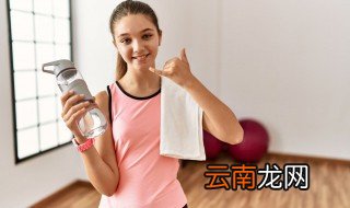 学生水杯上刻什么字好一点 女学生水杯上刻什么字比较好