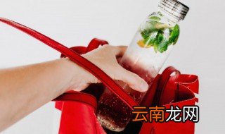 水杯上面刻什么字高贵 水杯上面刻什么字高贵大气