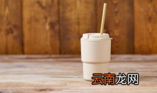 给女友送水杯刻什么字好 给女友送水杯刻什么字好呢