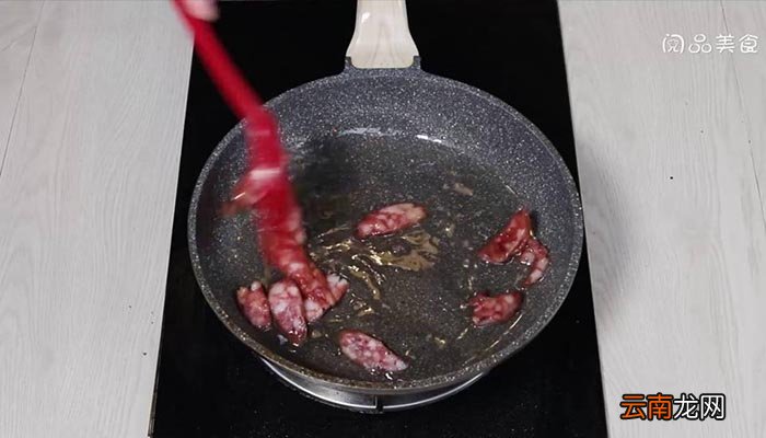 腊肠炒鸡腿菇 腊肠炒鸡腿菇的做法