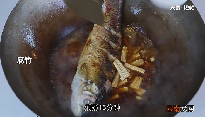 腐竹焖草鱼怎么做 腐竹焖草鱼的做法