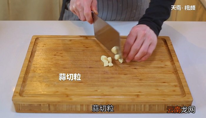 腐竹焖草鱼怎么做 腐竹焖草鱼的做法