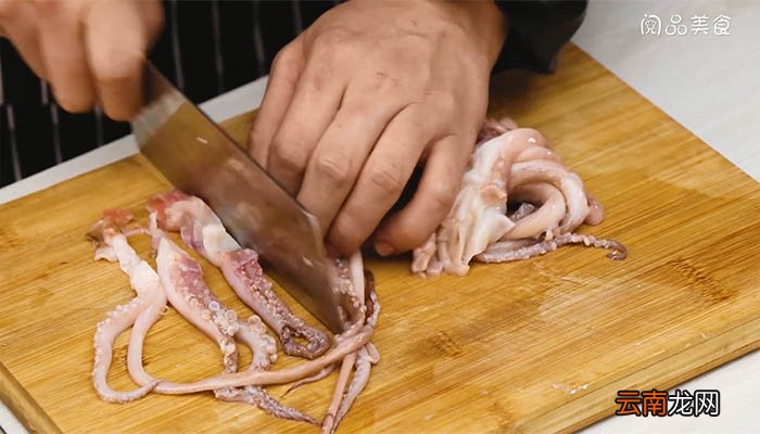 鱿鱼须焖排骨的做法 如何做鱿鱼须焖排骨