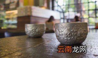洗瓷杯污渍怎么清洗干净 洗瓷杯污渍怎么清洗干净呢