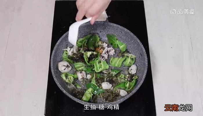 雪里蕻青椒炒墨鱼怎么做雪里蕻青椒炒墨鱼