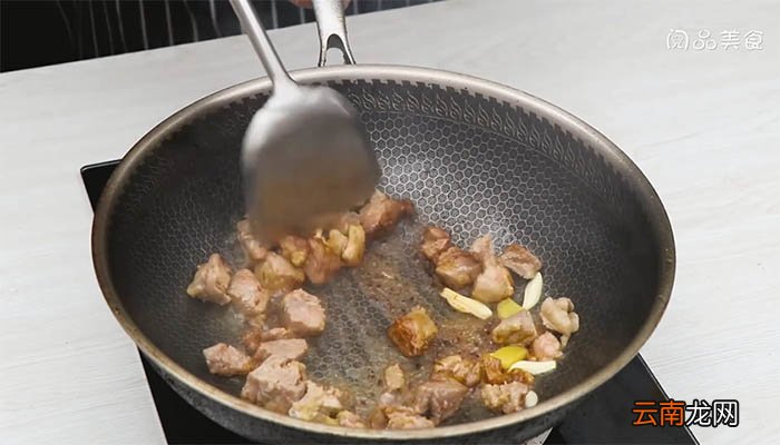 土豆炖牛腩的做法 土豆炖牛腩如何做