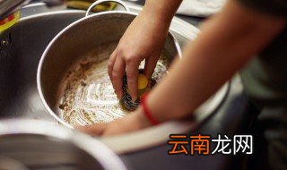 铝锅油污怎么清洗 铝锅油污怎么清洗干净