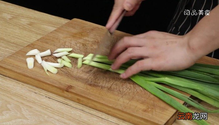 大蒜炒咸肉怎么做 大蒜炒咸肉怎么做好吃