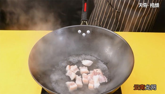 冻豆腐红烧肉的做法 冻豆腐红烧肉怎么做