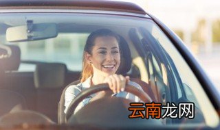 清洗汽车玻璃用什么清洁剂 汽车玻璃清洗剂怎么用
