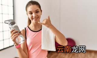 送给父母杯子上刻什么字 送给父母杯子上刻什么字好
