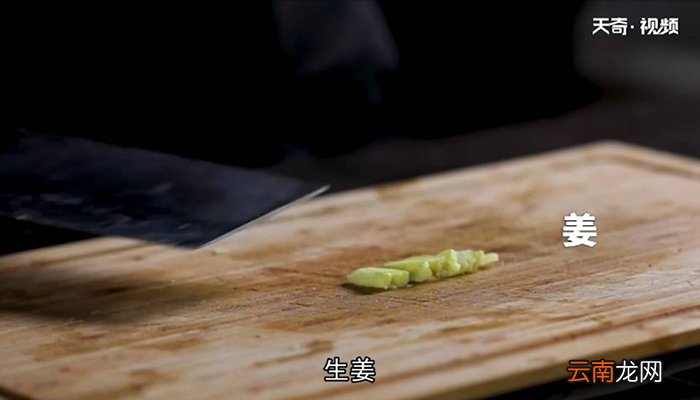 青椒炒猪头肉怎么做 青椒炒猪头肉