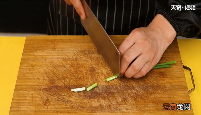 莲白回锅肉的做法 莲白回锅肉怎么做