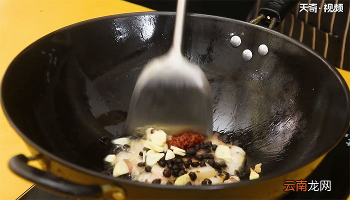 莲白回锅肉的做法 莲白回锅肉怎么做