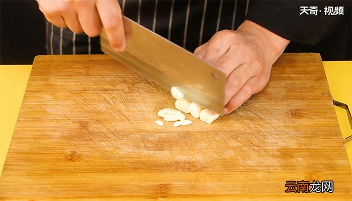 莲白回锅肉的做法 莲白回锅肉怎么做